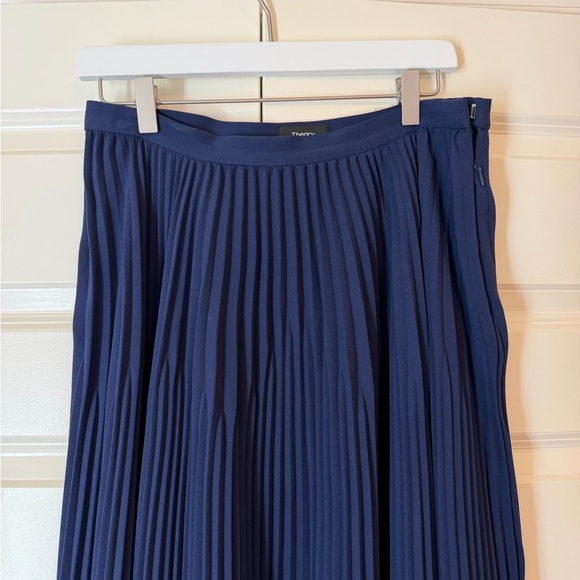 Theory Navy Pleated Ankle Skirt Size 10 - Picture 2 of 4